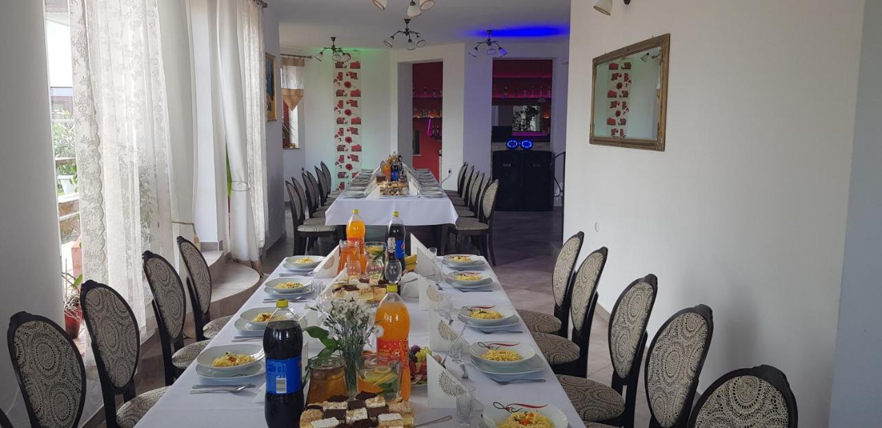 Potok 5 Hotel Zloczew Kültér fotó