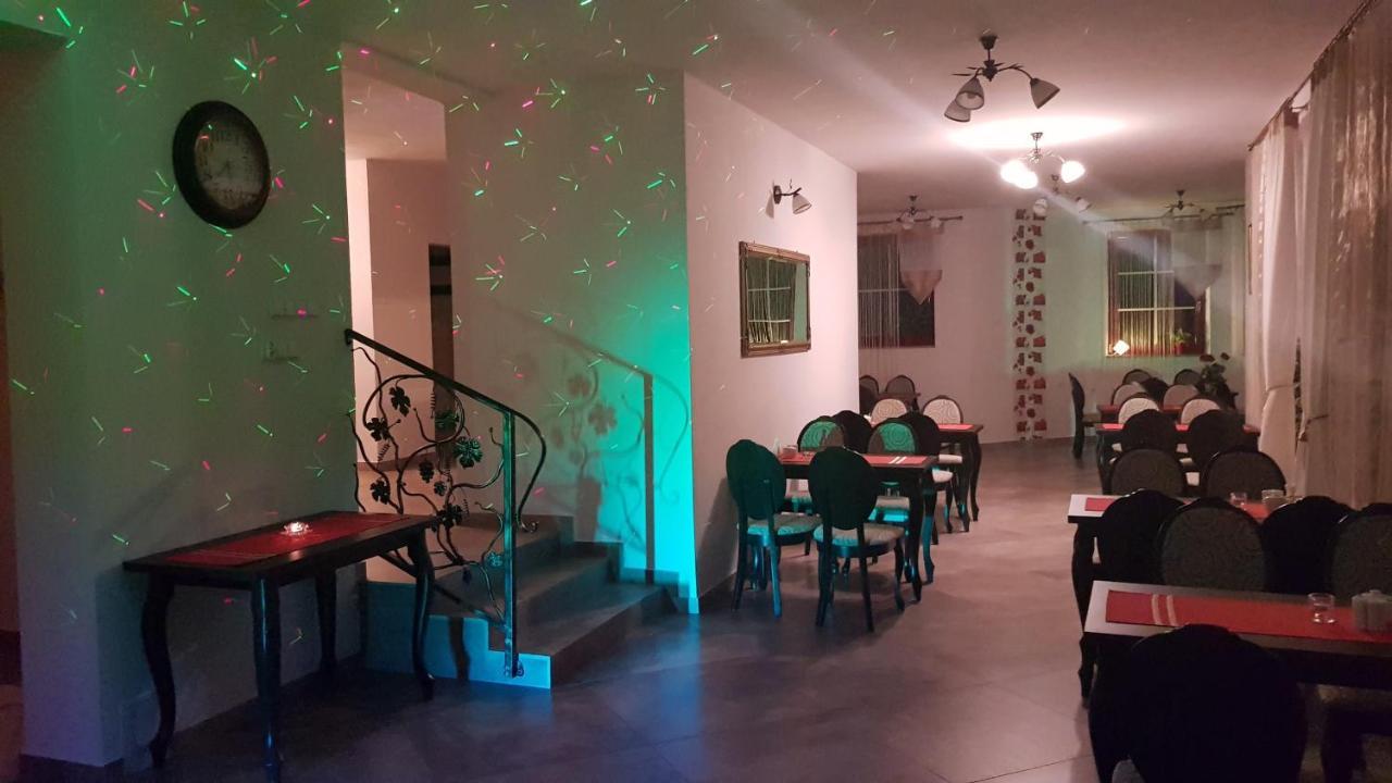 Potok 5 Hotel Zloczew Kültér fotó