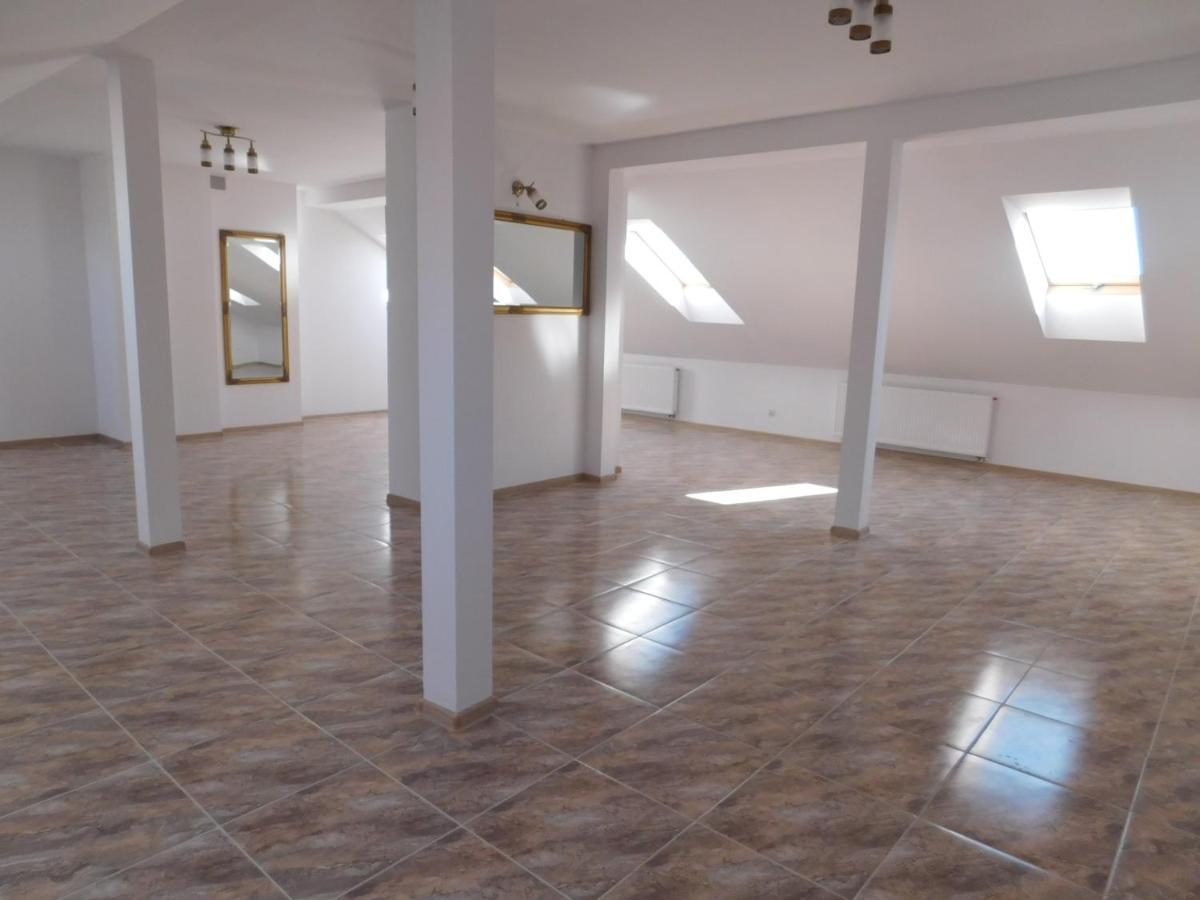 Potok 5 Hotel Zloczew Kültér fotó