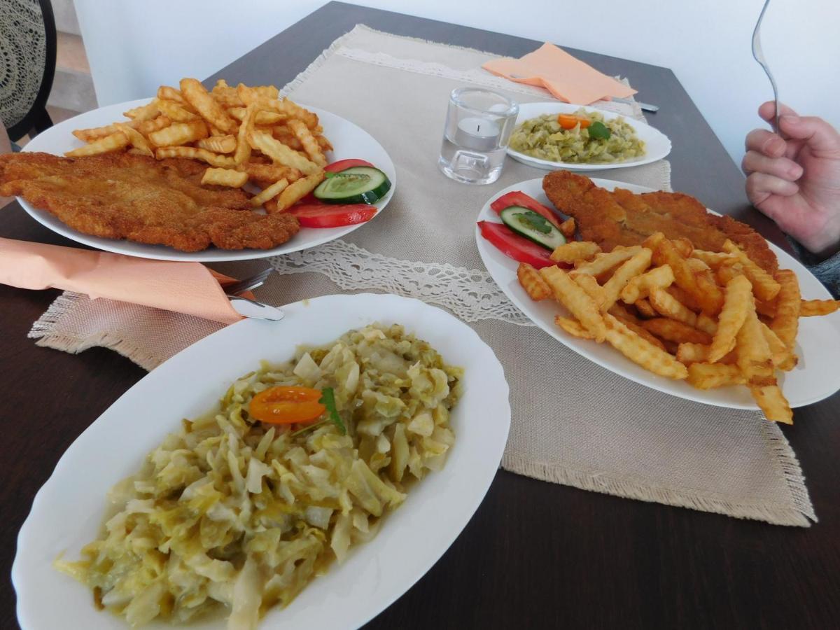 Potok 5 Hotel Zloczew Kültér fotó